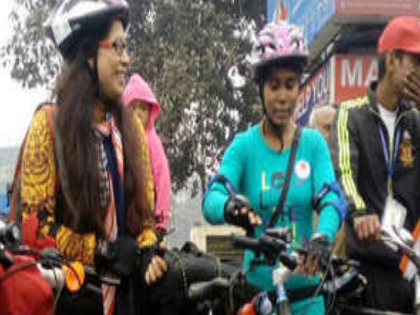 साइकिल से देश का चक्कर लगाकर लौटी बिहार की बेटी, नीतीश को बताएंगी महिलाओं का हाल साइकिल से देश का चक्कर लगाकर लौटी बिहार की बेटी, नीतीश को बताएंगी महिलाओं का हाल