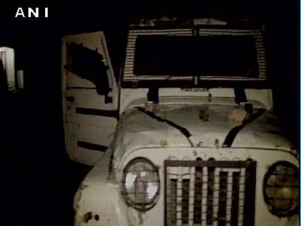 जम्मू और कश्मीर के अनंतनाग में 3 आतंकी मारे गए, सेना का ऑपरेशन जारी जम्मू और कश्मीर के अनंतनाग में 3 आतंकी मारे गए, सेना का ऑपरेशन जारी