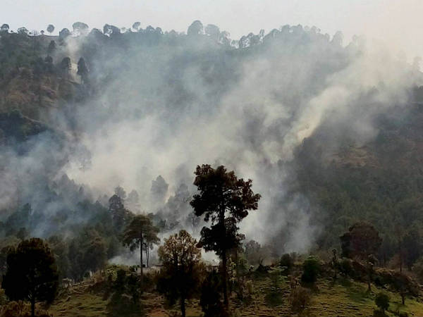 कुलगाम में CRPF टीम पर आतंकी हमला, राजौरी में पाकिस्तान ने तोड़ा युद्धविराम कुलगाम में CRPF टीम पर आतंकी हमला, राजौरी में पाकिस्तान ने तोड़ा युद्धविराम