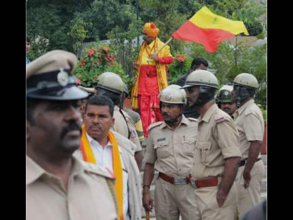 कर्नाटक सरकार चाहती है राज्य का अलग झंडा, डिजाइन करने के लिए बनाई कमिटी कर्नाटक सरकार चाहती है राज्य का अलग झंडा, डिजाइन करने के लिए बनाई कमिटी