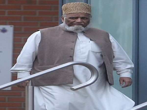 कुरान पढ़ाते वक्त लड़कियों के प्राइवेट पार्ट में हाथ लगाता था इमाम, कोर्ट ने दी 13 साल की सजा कुरान पढ़ाते वक्त लड़कियों के प्राइवेट पार्ट में हाथ लगाता था इमाम, कोर्ट ने दी 13 साल की सजा