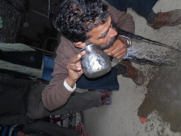 PICs: अवॉर्ड पाने के लिए 'ठाकुर' ने लौकी का तेल लगाकर इस तरह बढ़ाई अपनी मूंछ PICs: अवॉर्ड पाने के लिए 'ठाकुर' ने लौकी का तेल लगाकर इस तरह बढ़ाई अपनी मूंछ