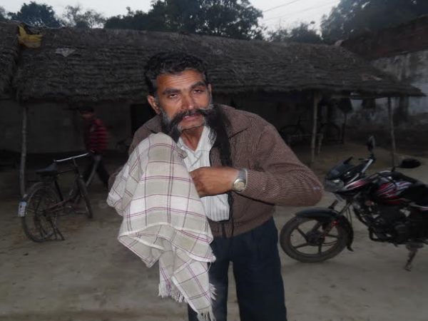 PICs: अवॉर्ड पाने के लिए 'ठाकुर' ने लौकी का तेल लगाकर इस तरह बढ़ाई अपनी मूंछ PICs: अवॉर्ड पाने के लिए 'ठाकुर' ने लौकी का तेल लगाकर इस तरह बढ़ाई अपनी मूंछ