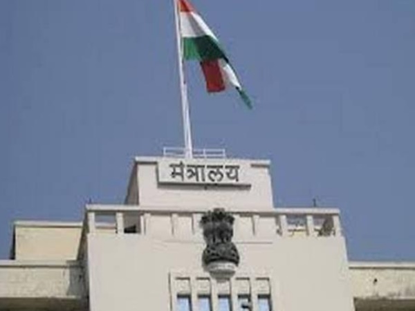 महाराष्ट्र में अब से सरपंच का चयन सीधे जनता के हाथों में महाराष्ट्र में अब से सरपंच का चयन सीधे जनता के हाथों में