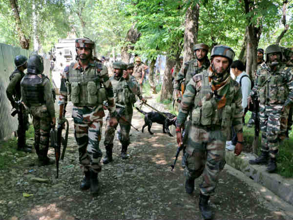 पुलवामा के त्राल में सेना ने फिर मारे दो आतंकी, अब तक कश्मीर में 102 आतंकी ढेर पुलवामा के त्राल में सेना ने फिर मारे दो आतंकी, अब तक कश्मीर में 102 आतंकी ढेर