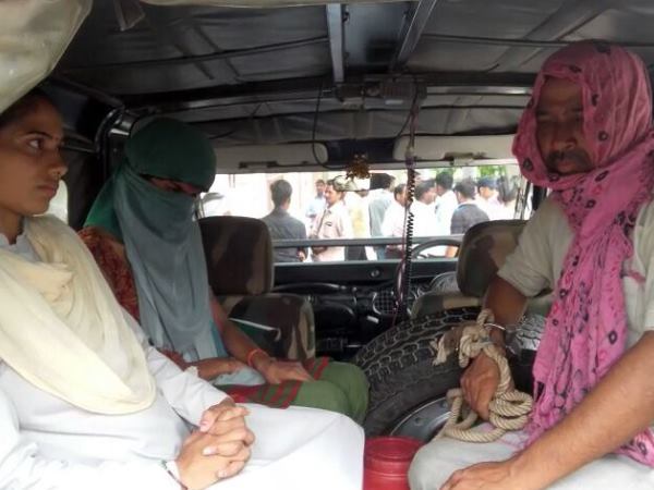 यहां भाई ने बहन में उतारी एक के बाद एक गोली तो वहां बहन ने भाई पर चलाए चाकू यहां भाई ने बहन में उतारी एक के बाद एक गोली तो वहां बहन ने भाई पर चलाए चाकू