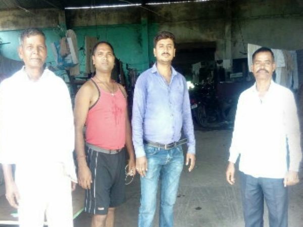 नाग से मौत की लड़ाई लड़ा कुत्ता, वफादारी से बचा ली 7 जवानों की जान नाग से मौत की लड़ाई लड़ा कुत्ता, वफादारी से बचा ली 7 जवानों की जान