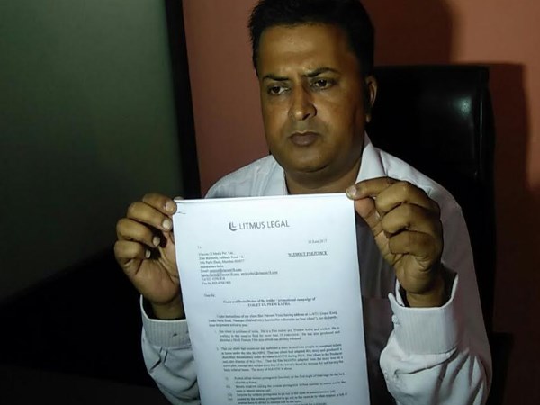 विवादों में फिल्म 'टॉयलेट', प्रोड्यूसर पर स्टोरी और डायलॉग चुराने का आरोप विवादों में फिल्म 'टॉयलेट', प्रोड्यूसर पर स्टोरी और डायलॉग चुराने का आरोप