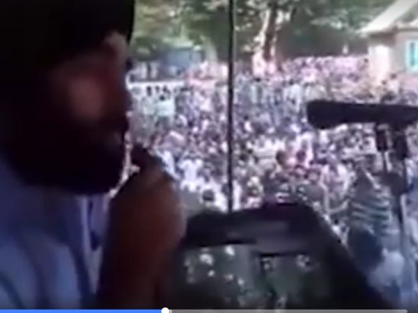 VIDEO: एनआईए के हत्थे चढ़े देवेंद्र सिंह बहल ने कभी ऐसे लगाए थे कश्मीर की आजादी के नारे VIDEO: एनआईए के हत्थे चढ़े देवेंद्र सिंह बहल ने कभी ऐसे लगाए थे कश्मीर की आजादी के नारे