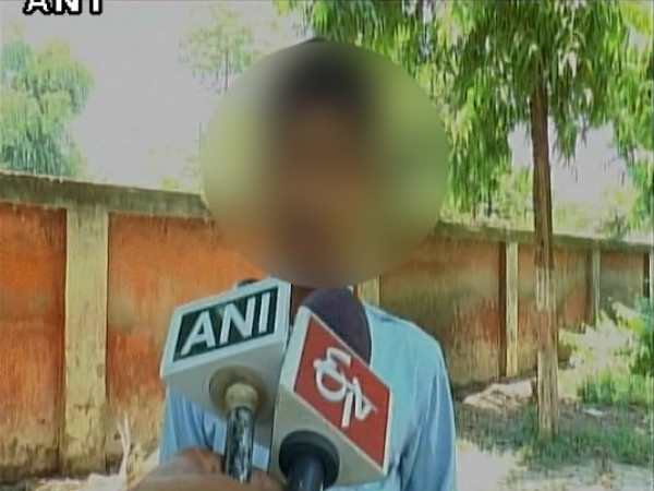 अलीगढ़: नाबालिग को नंगा कर पीटा, दुष्कर्म की कोशिश, वीडियो बनाई अलीगढ़: नाबालिग को नंगा कर पीटा, दुष्कर्म की कोशिश, वीडियो बनाई