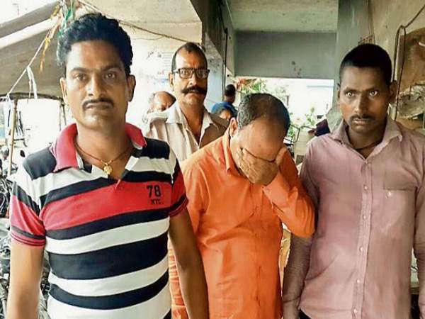 पत्नी के लिए ग्राहक ढूंढता था पति और जब पुलिस ने ली एंट्री तो... पत्नी के लिए ग्राहक ढूंढता था पति और जब पुलिस ने ली एंट्री तो...