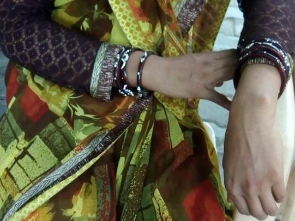 फौजी पर प्यार में रुसवाई का आरोप, महिला लगा रही है न्याय की गुहार फौजी पर प्यार में रुसवाई का आरोप, महिला लगा रही है न्याय की गुहार