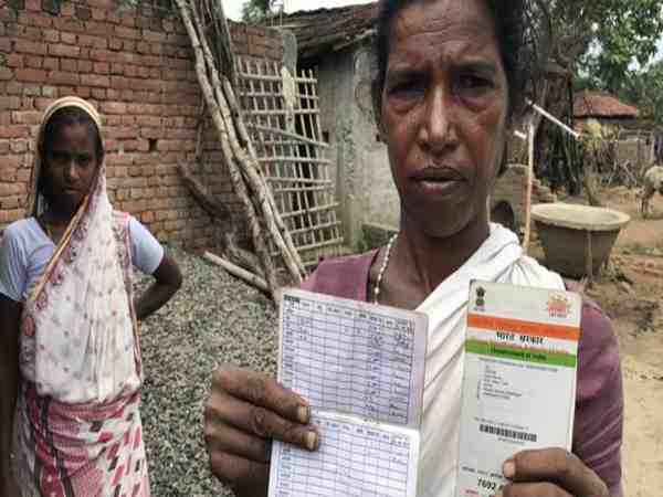 आधार कार्ड होने पर भी झारखंड में नहीं मिल रहा राशन आधार कार्ड होने पर भी झारखंड में नहीं मिल रहा राशन