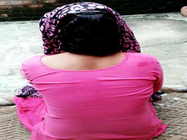 खाना बनाते वक्त चोटी कट कर गिरी