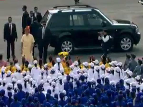 क्या बदल गई पीएम मोदी के काफिले की कार