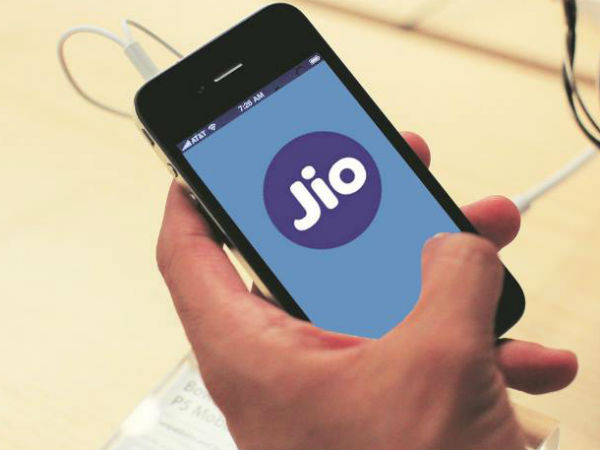 जानिए क्या-क्या खासियत है Jio मोबाइल फोन में