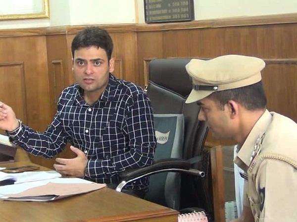 हिमाचल:अनुशासनहीनता पर एसपी ने 22 पुलिसवालों को दी अनोखी सजा हिमाचल:अनुशासनहीनता पर एसपी ने 22 पुलिसवालों को दी अनोखी सजा