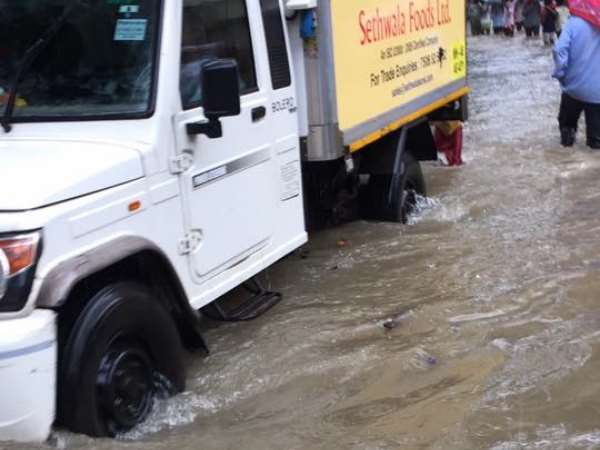 ट्रैफिक का बुरा हाल