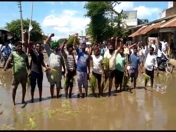 मुख्यमंत्री के वादे खोखले
