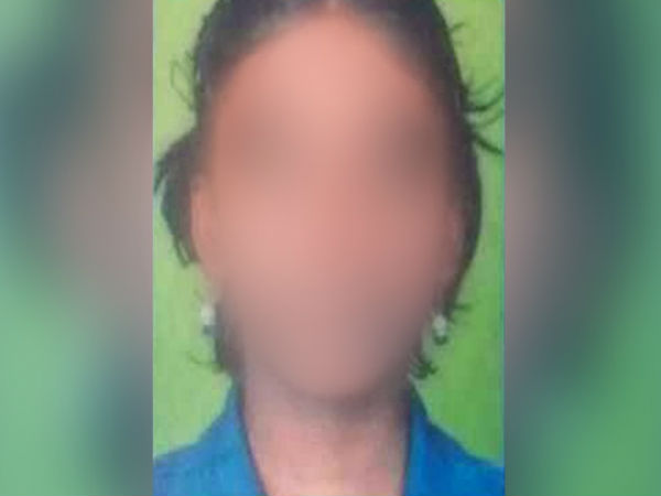ड्रेस गंदी होने पर क्लास के सामने डांटा