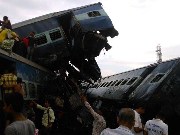 ट्रैक में मरम्मत के बाद नहीं भरी गई मिट्टी