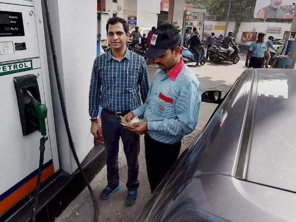 पेट्रोल 4 दिन में 24 पैसे सस्ता हुआ