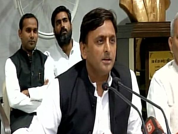 गोरखपुर हादसा: ऑक्सीजन की कमी की वजह से हुई मौतें, सच को छिपा रही है योगी सरकार- अखिलेश यादव गोरखपुर हादसा: ऑक्सीजन की कमी की वजह से हुई मौतें, सच को छिपा रही है योगी सरकार- अखिलेश यादव