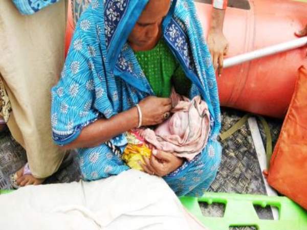 Woman trapped in a gruesome flood give birth to child in a boat Woman trapped in a gruesome flood give birth to child in a boat