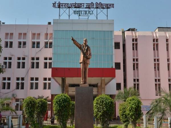 छत्तीसगढ़: ऑक्सीजन की सप्लाई रुकने से 2 नवजात समेत 3 की मौत, सीएम रमन सिंह ने दिए जांच के आदेश छत्तीसगढ़: ऑक्सीजन की सप्लाई रुकने से 2 नवजात समेत 3 की मौत, सीएम रमन सिंह ने दिए जांच के आदेश