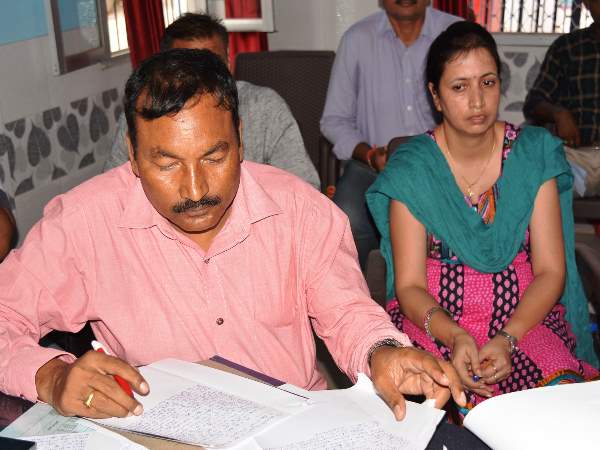 Woman clerk caught in bribery at office Woman clerk caught in bribery at office