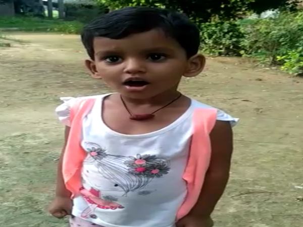 VIDEO: ढाई साल की बेटी ने जब मुट्ठी बांधकर गाया राष्ट्रगान... VIDEO: ढाई साल की बेटी ने जब मुट्ठी बांधकर गाया राष्ट्रगान...