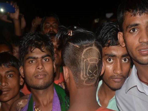 PICs: लालू का सामने आया फैन तेजस्वी हो गए एक्साइटेड PICs: लालू का सामने आया फैन तेजस्वी हो गए एक्साइटेड