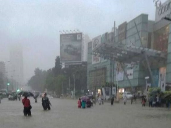 Two houses fell due to heavy rain in Mumbai, three people died Two houses fell due to heavy rain in Mumbai, three people died