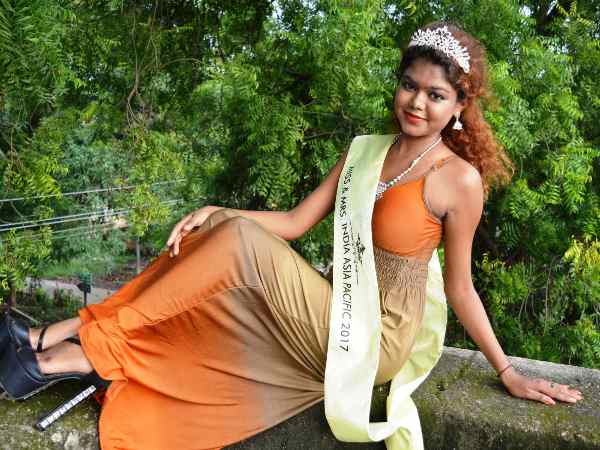 Girl of Uttar Pradesh awarded for best body figure in Thailand Girl of Uttar Pradesh awarded for best body figure in Thailand
