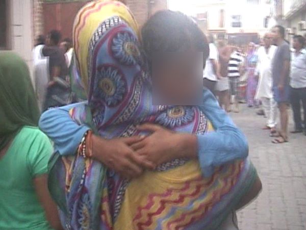 VIDEO: टॉयलेट में किया बच्ची संग रेप, स्कूल में पढ़ने वाला ही एक छात्र है आरोपी VIDEO: टॉयलेट में किया बच्ची संग रेप, स्कूल में पढ़ने वाला ही एक छात्र है आरोपी