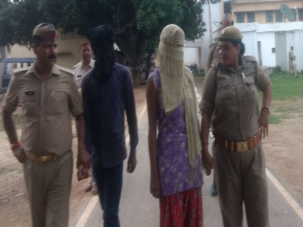 रक्षाबंधन पर भाई को पहननी पड़ी हथकड़ी, बहन से था प्रेम प्रसंग तो किया ये सब... रक्षाबंधन पर भाई को पहननी पड़ी हथकड़ी, बहन से था प्रेम प्रसंग तो किया ये सब...