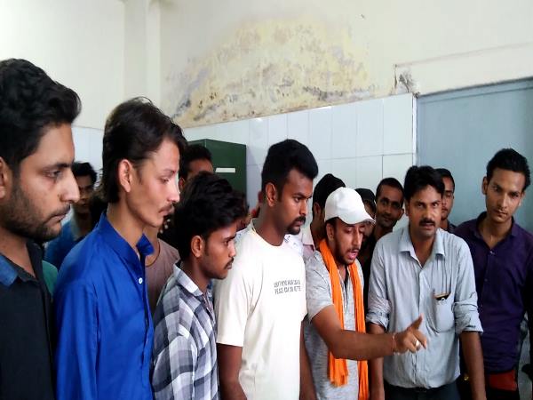 Hindu Yuva Wahini fight with Doctor in Hospital Hindu Yuva Wahini fight with Doctor in Hospital