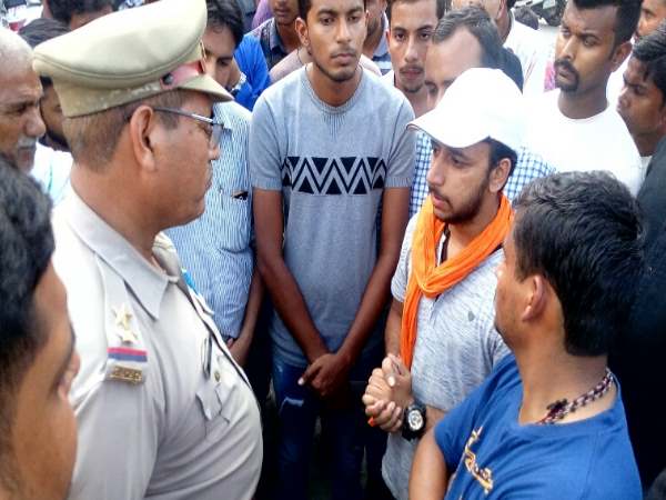 Hindu Yuva Wahini fight with Doctor in Hospital Hindu Yuva Wahini fight with Doctor in Hospital