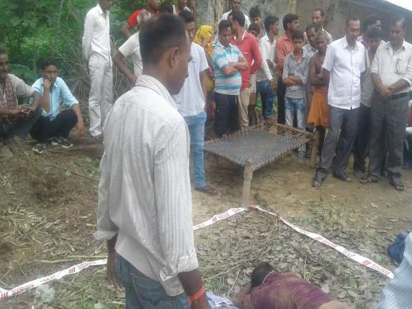 VIDEO: पत्नी की हत्या के बाद कुएं में कूदे पति ने मारी खुद को गोली VIDEO: पत्नी की हत्या के बाद कुएं में कूदे पति ने मारी खुद को गोली