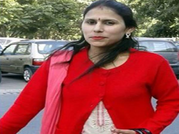 PICs: जिंदगी की जंग हार चुकी मां को नहीं आया दो साल के मासूम बच्चे पर तरस PICs: जिंदगी की जंग हार चुकी मां को नहीं आया दो साल के मासूम बच्चे पर तरस