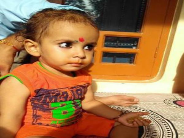 PICs: जिंदगी की जंग हार चुकी मां को नहीं आया दो साल के मासूम बच्चे पर तरस PICs: जिंदगी की जंग हार चुकी मां को नहीं आया दो साल के मासूम बच्चे पर तरस