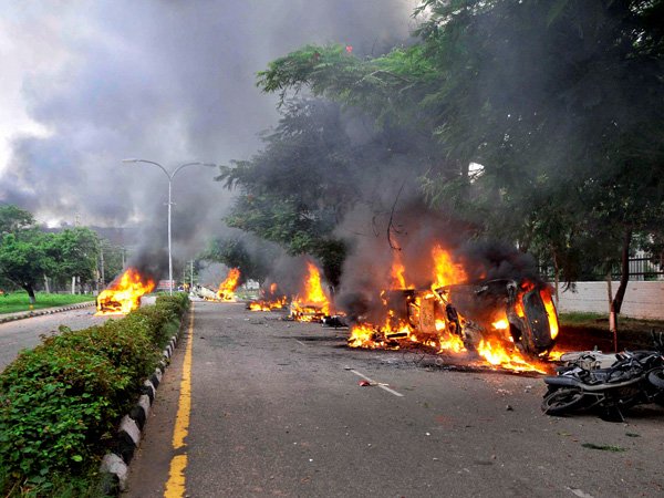 पंचकूला पर हाईकोर्ट ने कहा- लोगों के इकट्ठा होने की वजह था प्रशासन पंचकूला पर हाईकोर्ट ने कहा- लोगों के इकट्ठा होने की वजह था प्रशासन