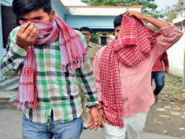 पश्चिम बंगाल की लड़की के साथ DM ऑफिस में ड्राइवर ने किया गैंगरेप, 20 साल जेल पश्चिम बंगाल की लड़की के साथ DM ऑफिस में ड्राइवर ने किया गैंगरेप, 20 साल जेल
