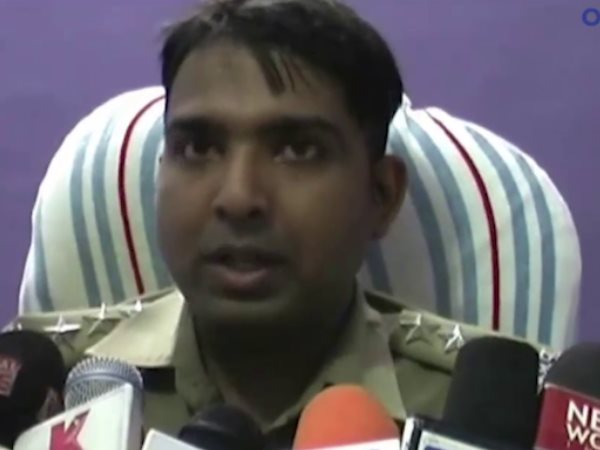 पुलिस ने किया बल प्रयोग, हालात पर पाया काबू