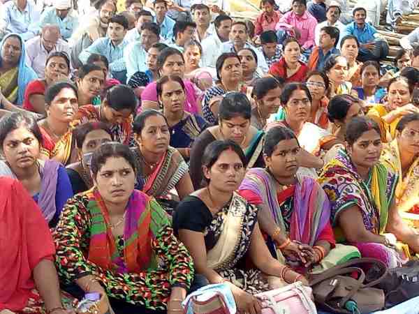 इलाहाबाद पर शिक्षामित्रों का प्रदर्शन