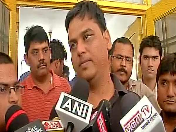 'ये साफ दिख रहा है, मेरे बेटे की हत्या हुई'