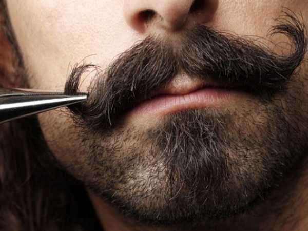 मूछों के कारण पाकिस्तान में शख्स को नौकरी से निकाला, कहा- 'लड़कियों का