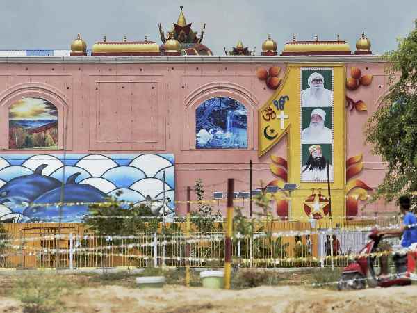 डेरा मुख्यालय में खुफिया सुरंग से सनसनी