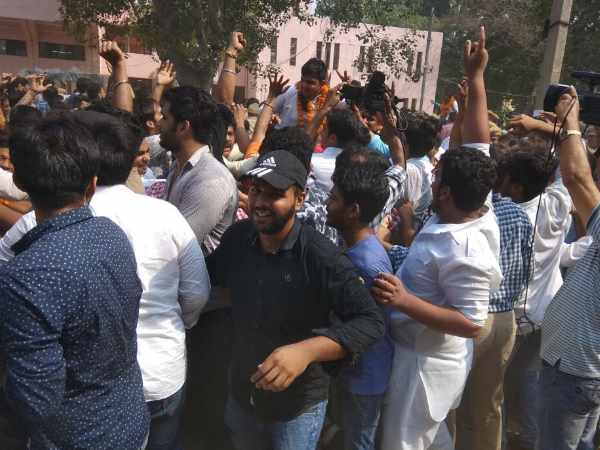 डूसू चुनाव में एबीवीपी को तगड़ा झटका
