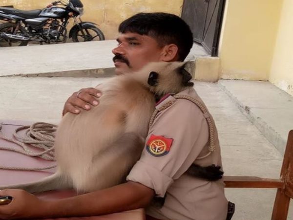 दरोगा जी रखते हैं उसके खाने-पीने का ख्याल